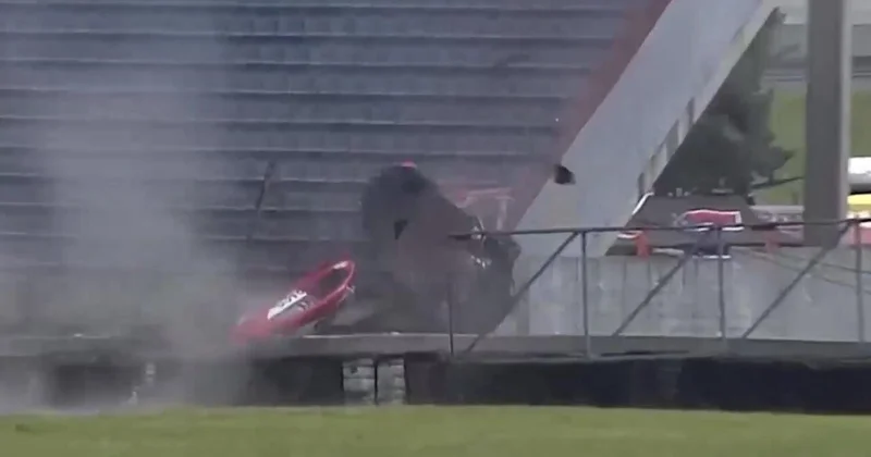 На гонке в Аргентине машина врезалась в трибуны ВИДЕО