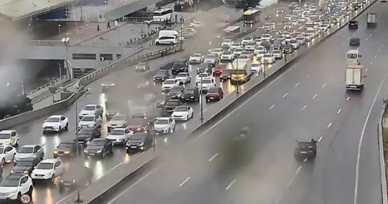 15 дорог в Баку застыли в пробках