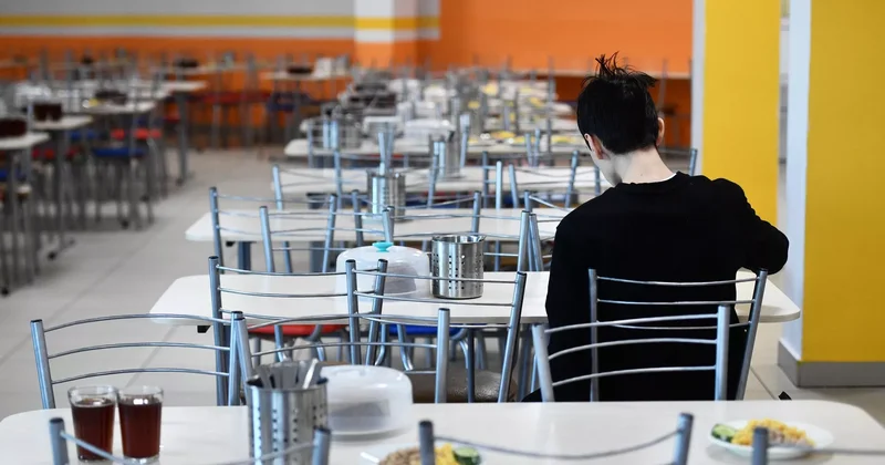 Bişkekdə məktəbdə 80 dən çox adam zəhərlənib