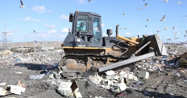 Почти полтонны небезопасного сырья для мороженого уничтожено в Баку