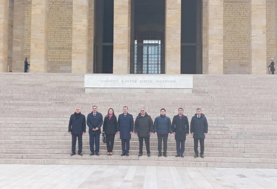 Azərbaycan Milli Məclisinin nümayəndə heyəti Ankarada Atatürkün məqbərəsini və Heydər Əliyev parkını ziyarət edib AZƏRTAC