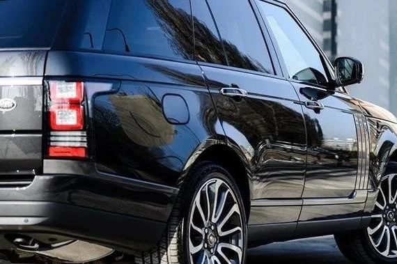 Bakıda “Range Rover”dən 10 min dollara yaxın pul OĞURLANDI