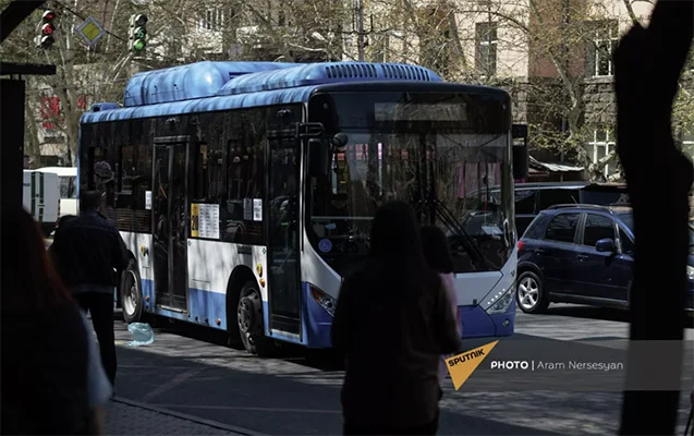 İrəvanda avtobus sürücüləri tətilə başladı, xaos yarandı AzPolitika onlayn siyasiictimai qəzet