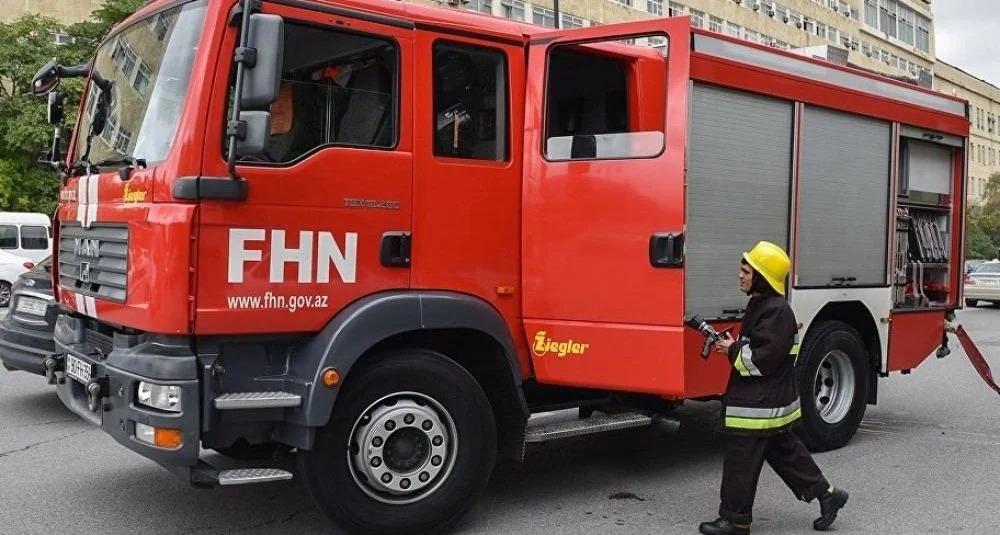 При пожаре в Хырдалане понадобилась эвакуация десятков человек