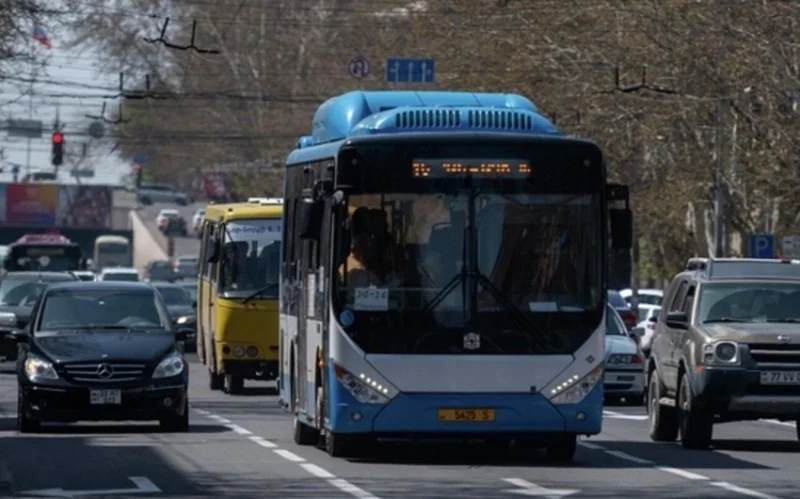 İrəvanda avtobus sürücüləri tətil edirlər