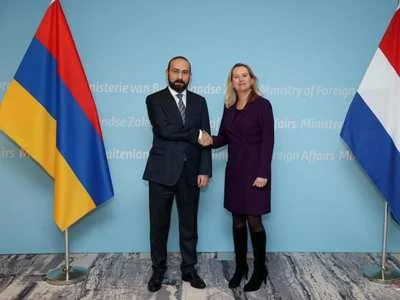 Mirzoyan niderlandlı nazirlə Cənubi Qafqazı müzakirə edib