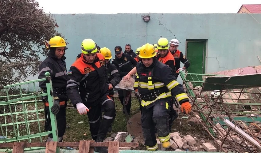 Novxanıdakı partlayışda bir nəfər dağıntılar altından xilas edildi FOTOLAR