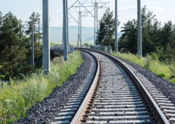 İranla dəmiryolu açılsa, Bakı nə qazanacaq?