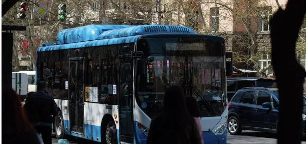 İrəvanda avtobus sürücüləri tətil etdi: Əhali küçələrdə qalıb VİDEO