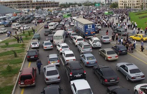 Bakıda tıxac olan yollar açıqlanıb SİYAHI