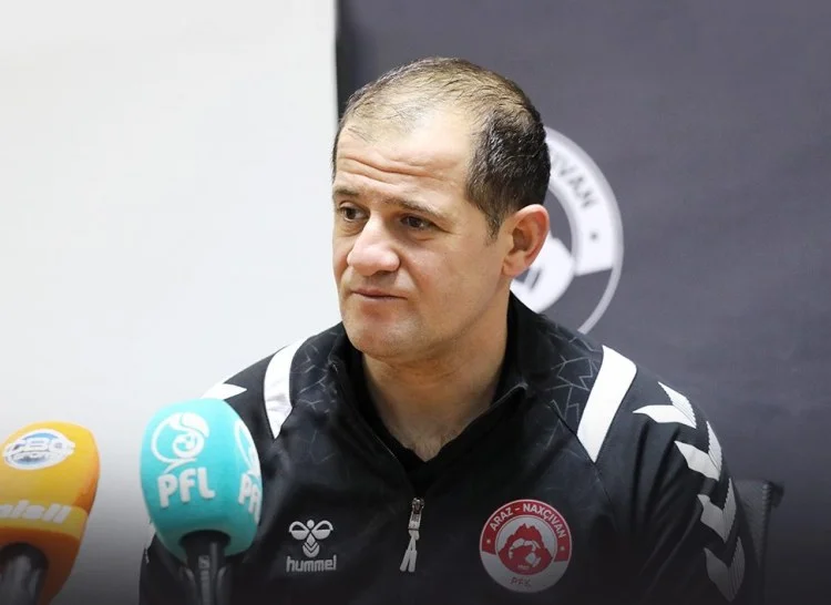 Elmar Baxşıyev: Gənc futbolçuları yoldan çıxarmaq asandır