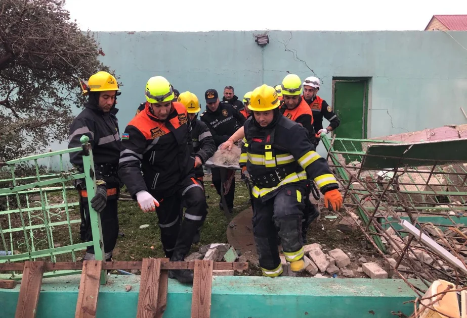 Novxanıda baş verən partlayışda dağıntılar altından iki nəfər sağ çıxarılıb AZƏRTAC