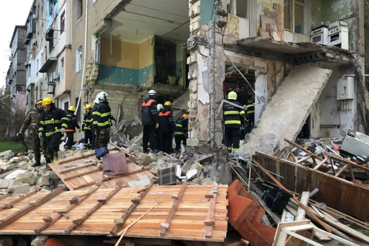 Взрыв в жилом доме в Сумгаите фото; видео Haqqin