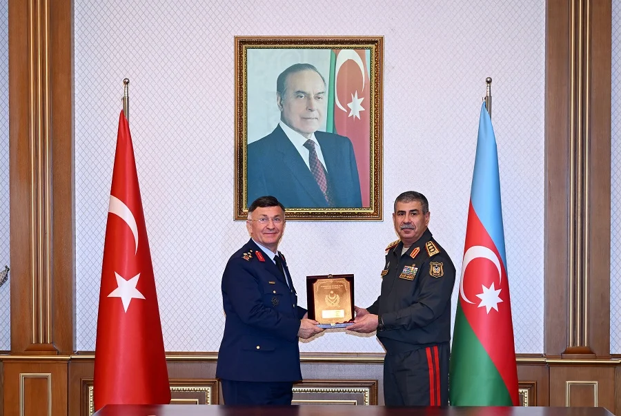 Zakir Həsənov kəşfiyyat generalı ilə görüşdü FOTO