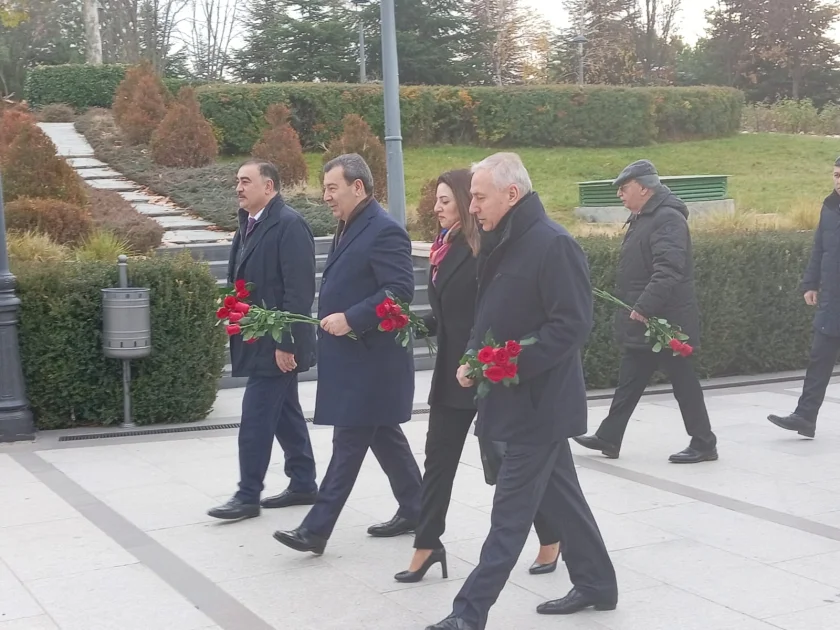 Milli Məclisin nümayəndə heyəti Ankarada Atatürkün məqbərəsini və Heydər Əliyev parkını ziyarət edib