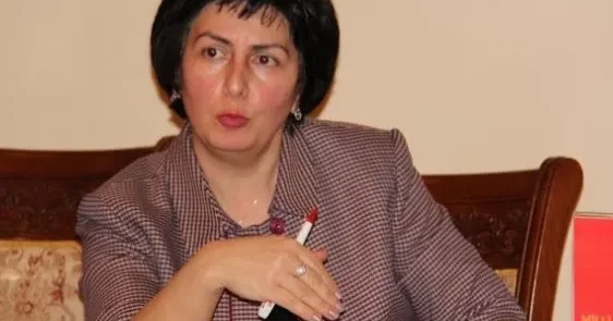 Tələblər bəzən o qədər sərt olur ki, çox istedadlı, elmə həvəsli gənclərin qarşısını alır Firdovsiyyə Əhmədovadan ETİRAZ