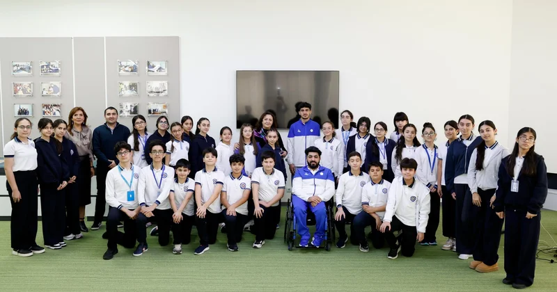 Paralimpiyaçılarımız məkəblilərlə görüşüb