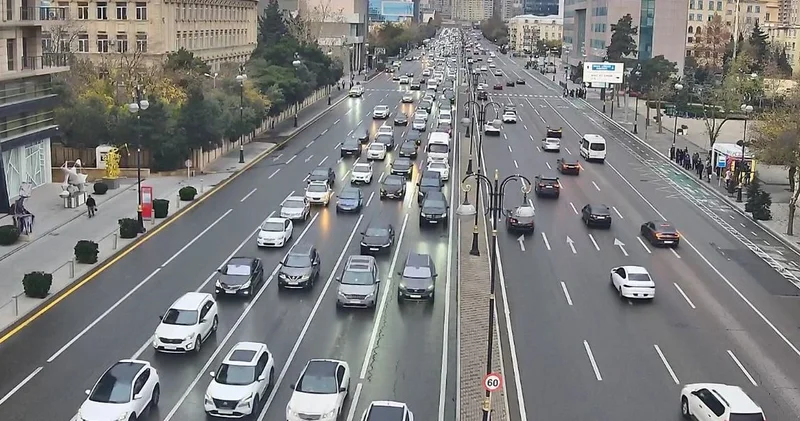 Paytaxtın bu küçələrində sıxlıq var SİYAHI