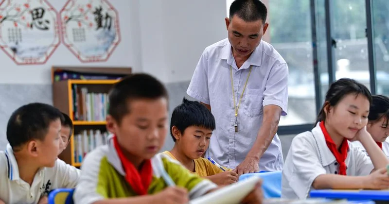 Çin hökuməti kənd yerlərində işləmək üçün 7000 təqaüdçü müəllimi işə götürməyi planlaşdırır