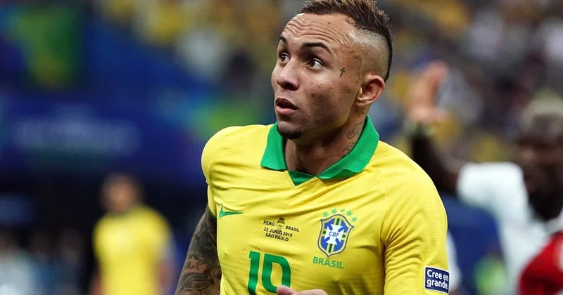 Beşiktaş Braziliya millisində çıxış etmiş futbolçunu heyətinə qatmaq istəyir