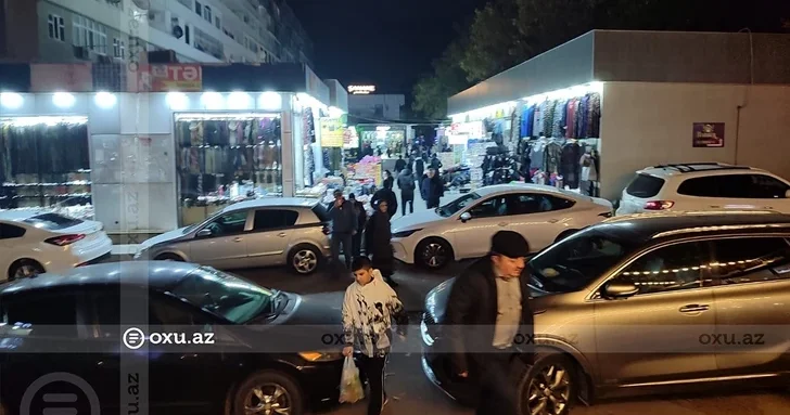 На одной из бакинских улиц образовался затор, горожане в панике