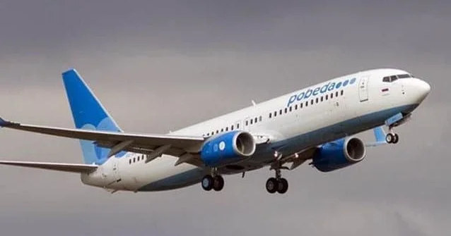 Moskvadan Taylanda uçan təyyarənin mühərriki yandı FOTO