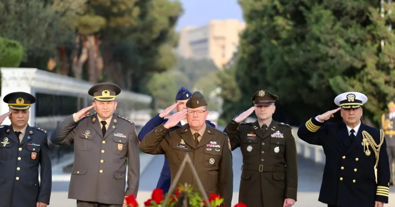 Делегация во главе с бригадным генералом США посетила Аллею шехидов ФОТО