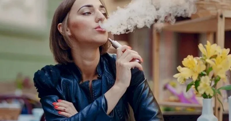 Azərbaycanda qadınlar arasında siqaret çəkmə halları artıb AÇIQLAMA