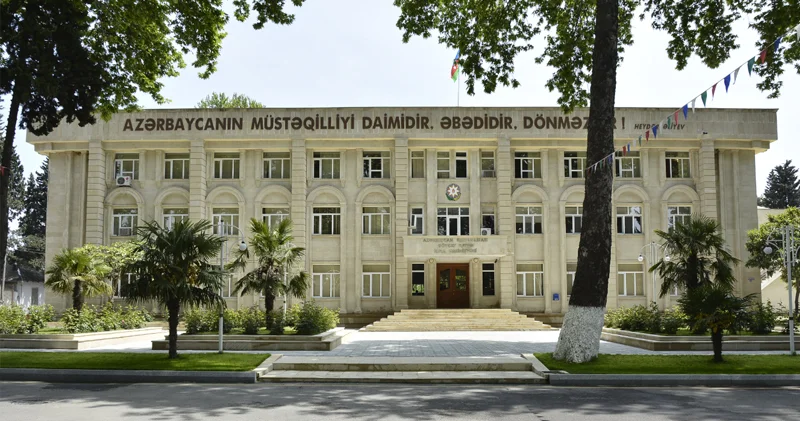 İçki içdi, TikTok da icra başçısını təhqir etdi Həbs olundu