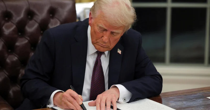 Tramp gündə 12 saat işləyir