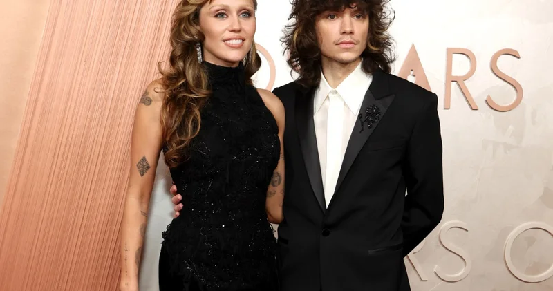 Новая глава в жизни Майли Сайрус: певица готовитися к свадьбе ФОТО