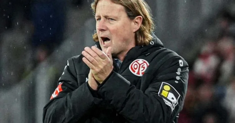 Sonuncu yerdə gedən klub baş məşqçini qovdu