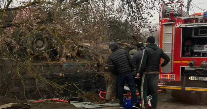 Yük maşını svetoforda dayanan 4 maşını əzdi “Qazel”ə dəyib dayandı VİDEO