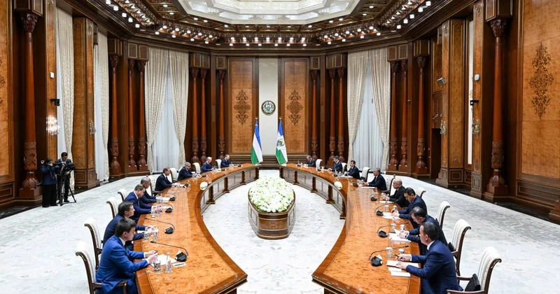 Президент Узбекистана принял делегацию России