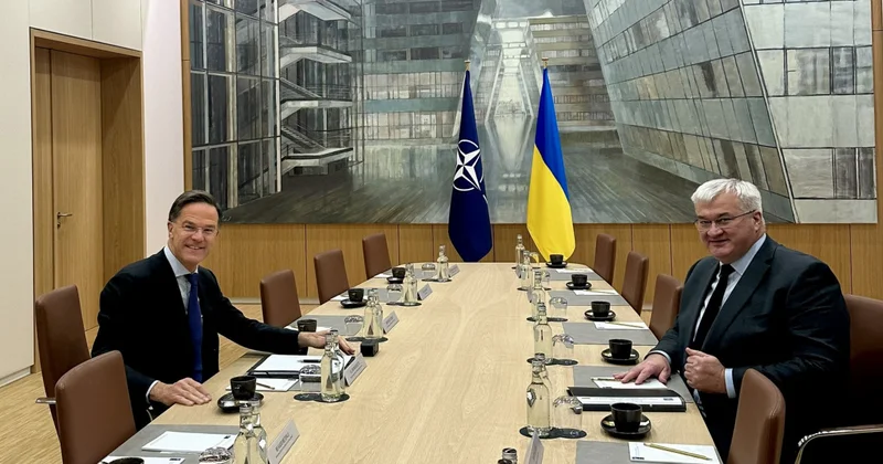Ukrayna XİN rəhbəri NATO Baş katibi ilə görüşüb