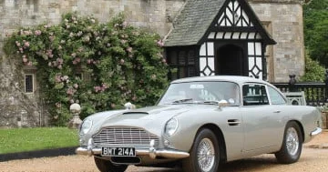 Britaniyalı təqaüdçü Ceyms Bondun ikonik avtomobilini bərpa edib...