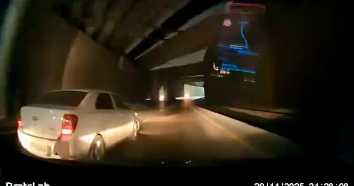 Sağ zolaqdakı avtomobili görməzdən gələn sürücü qəza riski yaratdı VİDEO