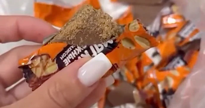 Marketdən alınan şokoladdan qurd çıxdı; AQTA işə qarışdı Nələrə diqqət edək?