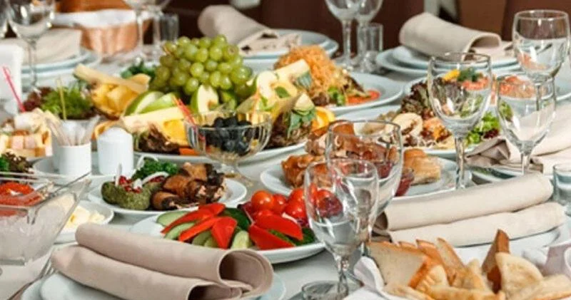 Restoranlarda əsaslandırılmamış servis haqları ümumiyyələ ləğv edilməlidir Ekspert