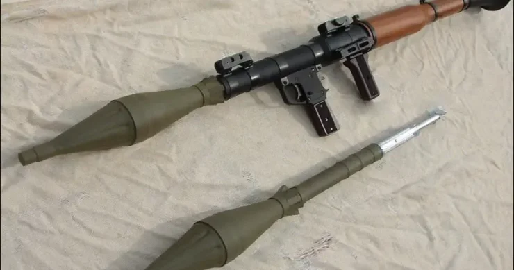 Azərbaycanda evlərdən görün nələr çıxdı? Pulemyot, qumbaraatan...