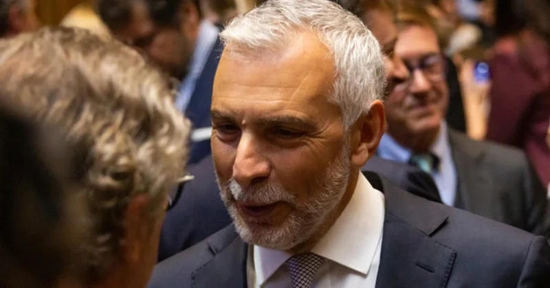 Avropa Komissiyasının fırıldaqçılıqda adı hallanan məmuru təqaüdə çıxıb