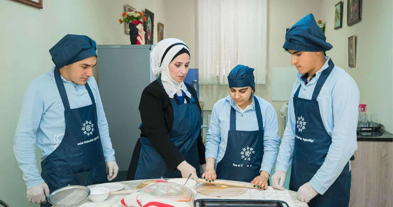 Əlilliyi olan gənclərə peşə öyrədilir FOTO