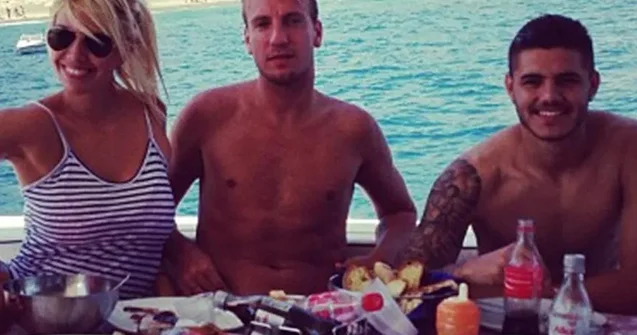 “İkardi üzünə şillə vurulmağa layiq adamdır”