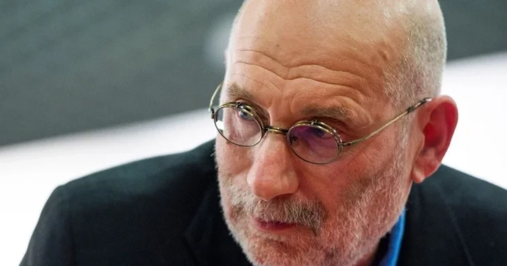 Бориса Акунина приговорили к 15 годам