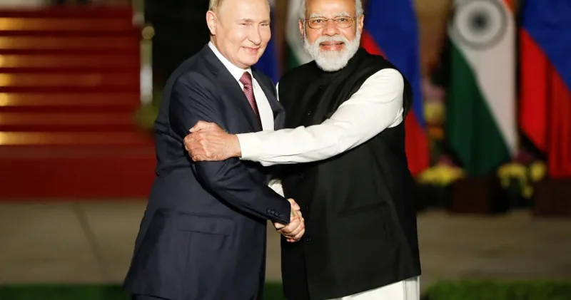 Kreml Hindistanı itirir...