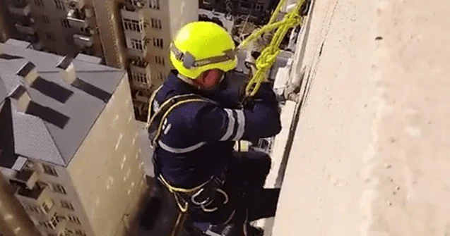 Binəqədidə mənzildə köməksiz vəziyyətdə qalan şəxs xilas edildi