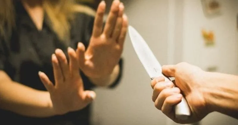 Bakıda kişi arvadını mağazada öldürdü