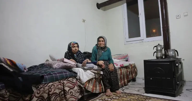 80 yaşlı ana 61 ildir əlil qızına göz bəbəyi kimi baxır FƏDAKARLIQ