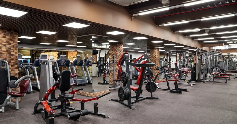 100 kiloqramlıq ştanq məşqçinin üzünə düşdü Moskvaətrafı zalda dəhşətli anlar VİDEO