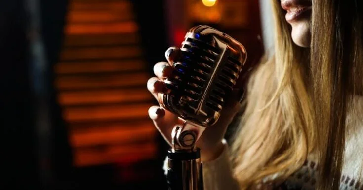 Xankəndidə məmur müğənniyə görə xuliqanlıq etdi